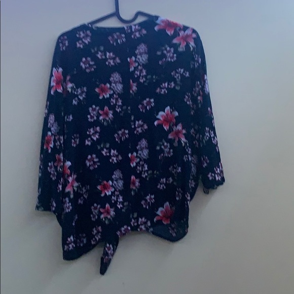 Bottom up Blouse - Picture 2 of 2